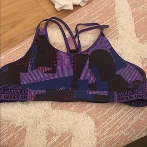 Under Armor Womens size 4 sports bra
